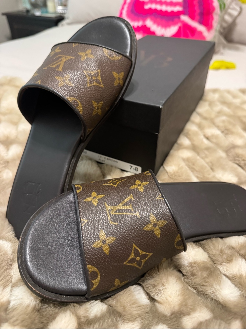 Vintage boho LV Monogram Slide Sandal flats in Brown and Black with Gold Logos - Picture 2 of 7